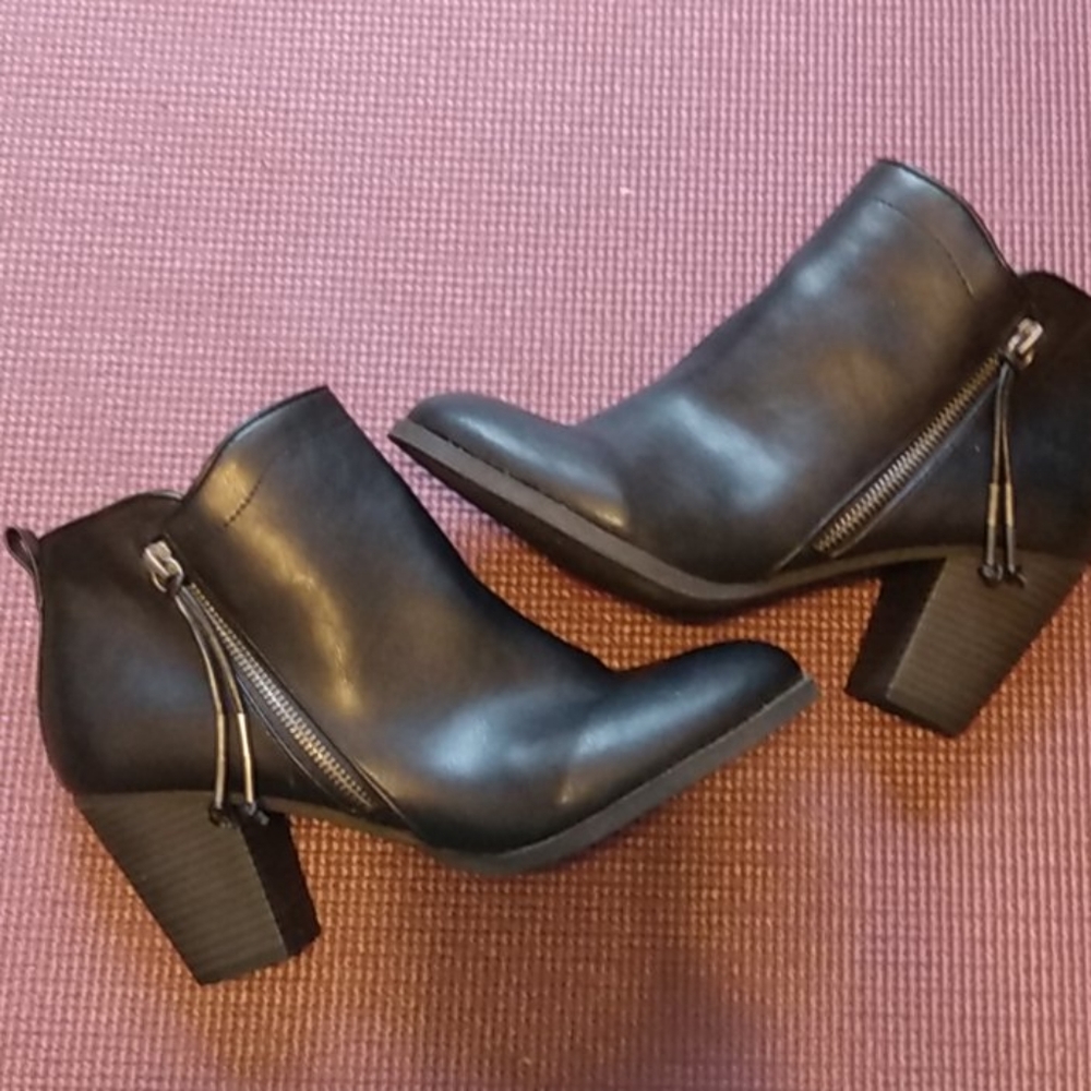Report Black Heel Boots